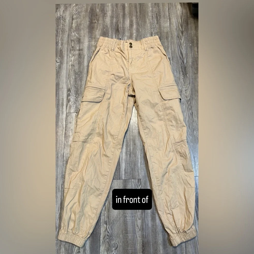Beige cargo pants for women - Picture 1 of 3